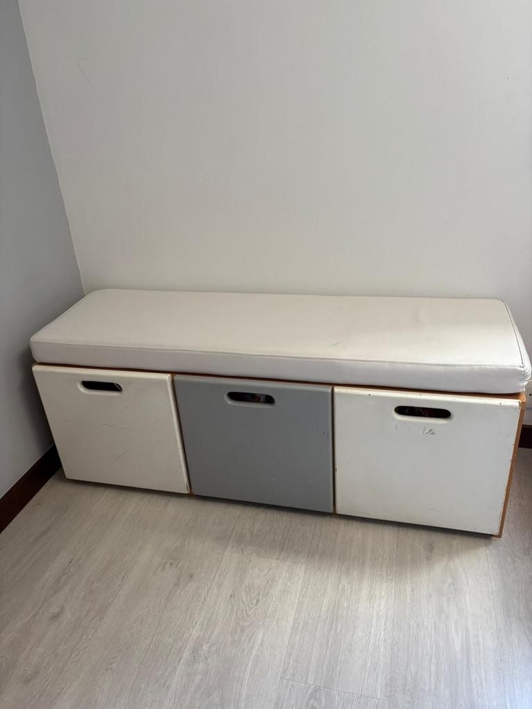 Cama, colchón y cajonera #949