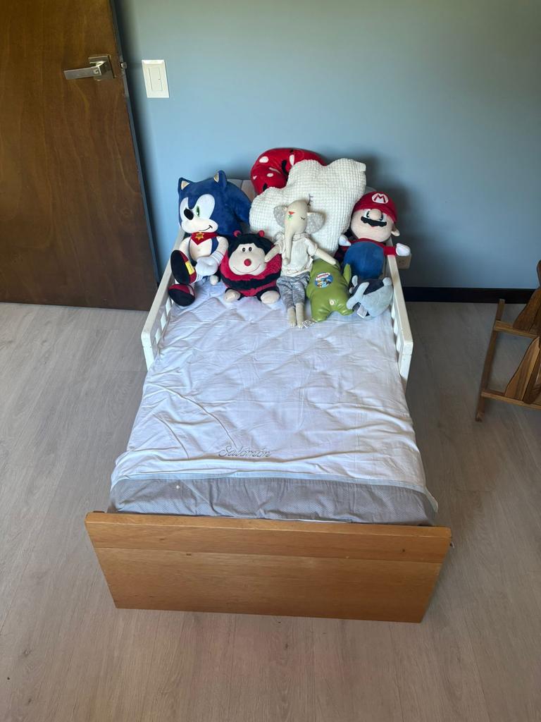 Cama, colchón y cajonera #949