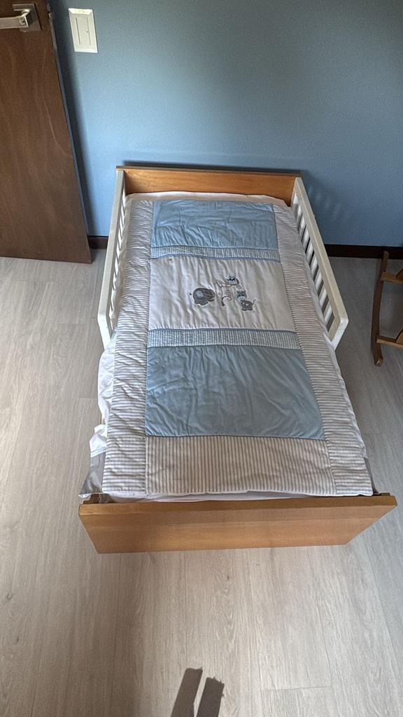 Cama, colchón y cajonera #949