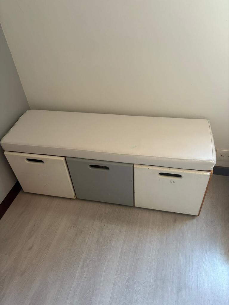 Cama, colchón y cajonera #949