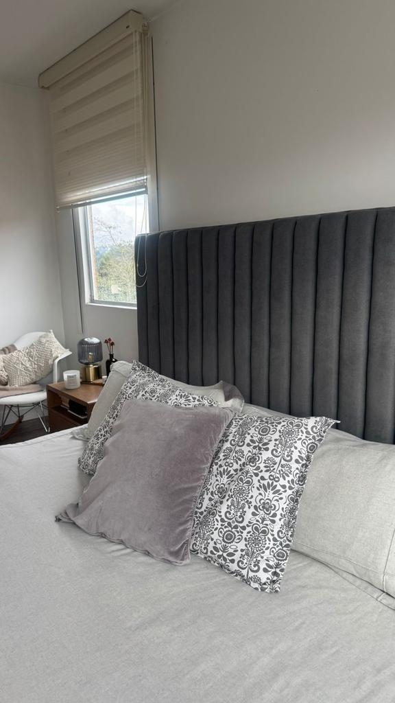 Cama, nocheros y colchón #1041