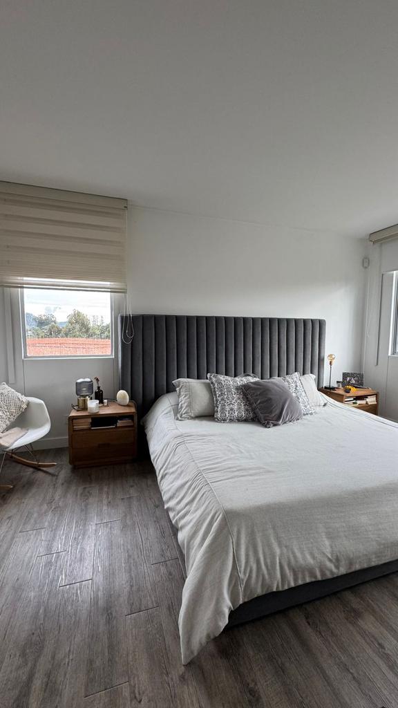 Cama, nocheros y colchón #1041