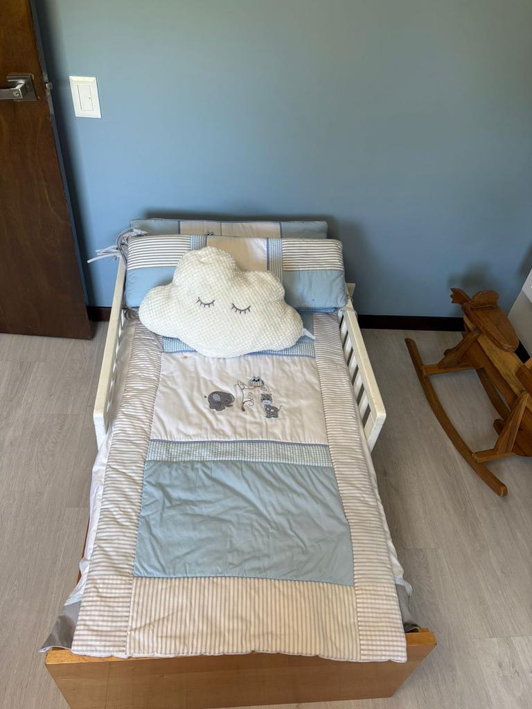 Cama, colchón y cajonera #949